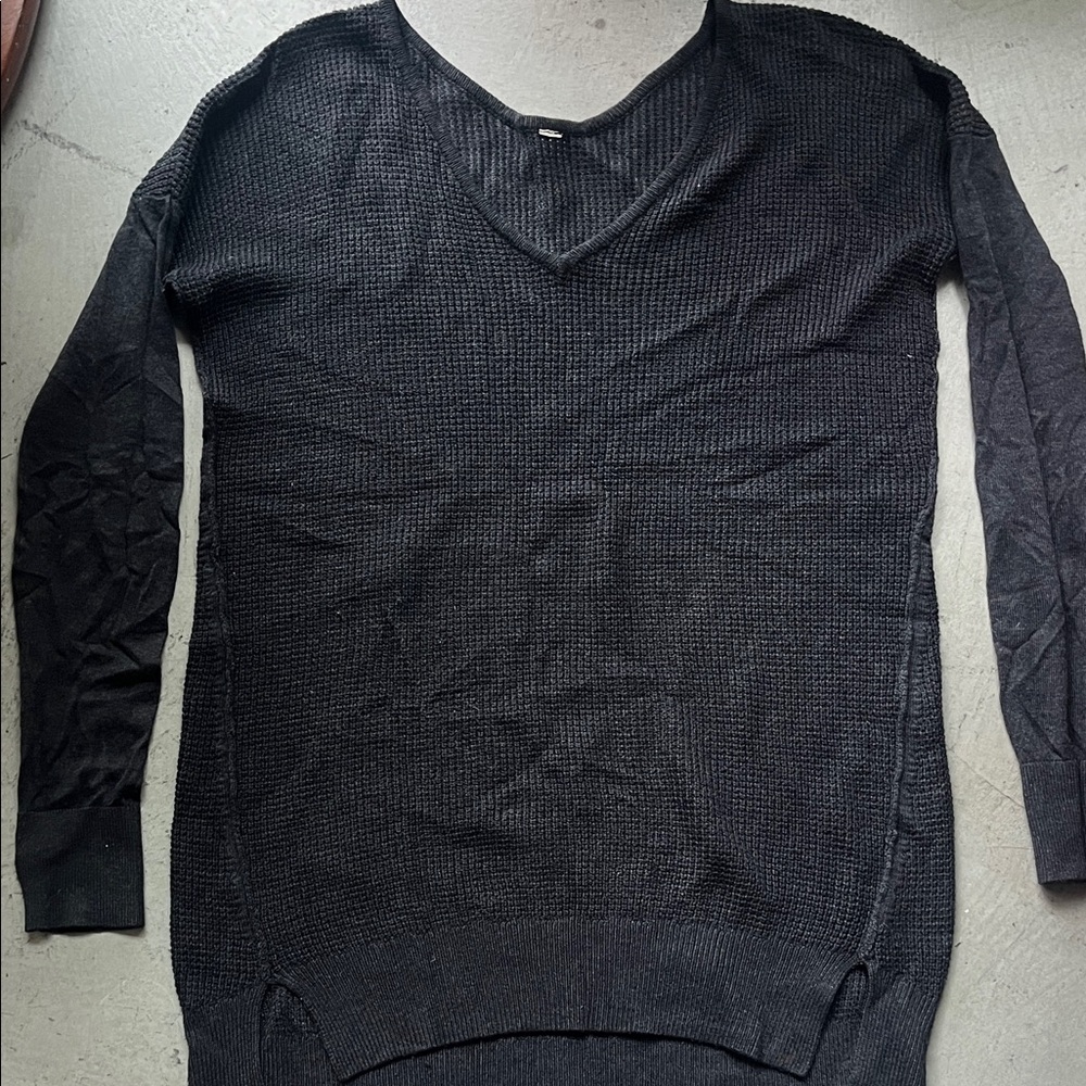 lululemon athletica Black/Dark Grey V‑Neck Waffle Knit Sweater sz M